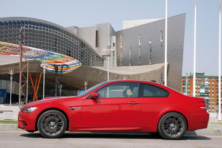  BMW M3 2009 года  (фото 17 из 38)